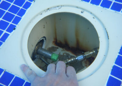 Reparación de tubería de piscina con mangaflex